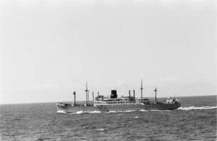 Schiff : Schiff auf dem Meer