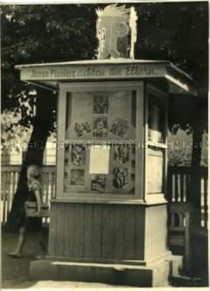Von Jungen Pionieren gestalteter Kiosk
