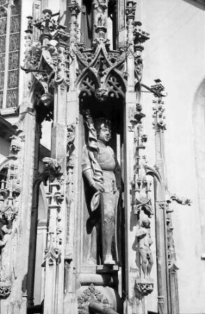 Rottenburg: Ausschnitte aus der gotischen Säule des Brunnens