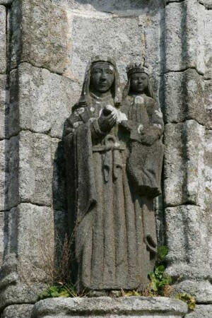 Frankreich. Bretagne. Finistere. Plogonnec. Eglise Saint Thurien. 16 Jahrhundert. Steinfigur aussen