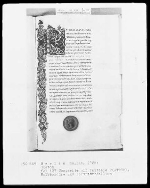 Sueton, De vita 12 caesarum und Fragment von De grammaticis et rhetoribus — ---, Folio 1recto-221recto---, Folio 1recto-221rectoPortraitmedaillon des Claudius, Folio 127recto