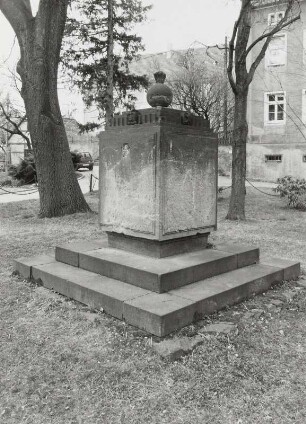 Denkmal für die Gefallenen des 1. Weltkrieges : Denkmal für die Gefallenen des 1. Weltkrieges (nach 1918). Seifersdorf (Wachau), Tina-von-Brühl-Straße