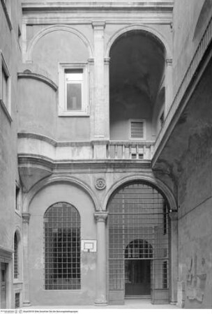 Palazzo della Cancelleria, Cortiletto