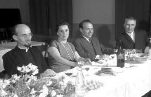 Freiburg: Kolpinghaus; Festabend; Gruppe: Pf. Barlea, Mihailescu