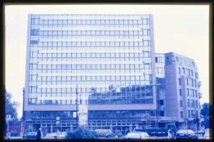 Geschäftsgebäude am Olivaer Platz