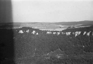 Ostwand des Honauer Tals : Blick vom Schloss Lichtenstein auf die Ostwand des Honauer Tales