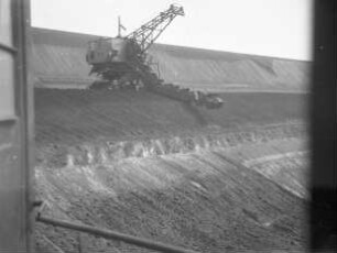 Böhlen. Braunkohle-Tagebau. Bagger Nummer 5 beim Tiefschnitt