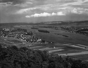 Rüdesheim am Rhein. Ortsansicht mit Blick über den Rhein