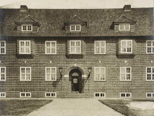 Altona-Bahrenfeld, Burgstraße, Sarlingheim, Mittelbau