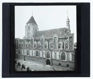 Wormditt, Stadtkirche St. Johannis : Außenansicht v. SO