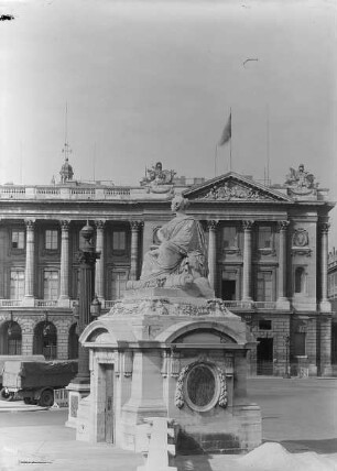Pavillon Statue