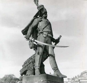 Potsdam. Lange Brücke, Skulptur "Husar" (Sandstein)