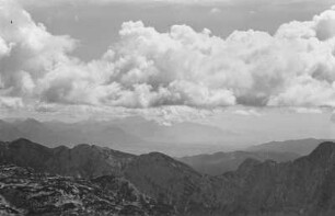 Bergmassiv : Aufnahme eines Gebirgskammes.
