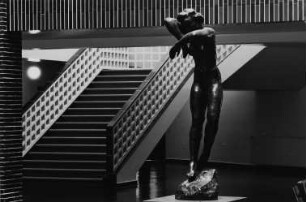 Nacht : "Nacht" (1931, Neuguß 1964) des Bildhauers Georg Kolbe im ehemaligen Haus des Rundfunks (Sender Freies Berlin)