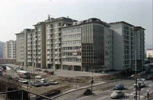 Freiburg i. Br.: Baukomplex Basler Tor von der Baslerstraße