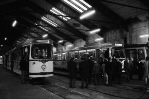Freiburg: Zwei neue Züge im Straßenbahnhof
