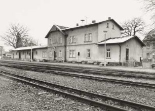 Radeburg, Bahnhof, Emprfangsgebäude : Radeburg (Kreis Meißen), Bahnhof, Bahnhofstraße. Emprfangsgebäude, Gleisseite