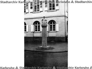 Beichel, Friedrich. Denkmal "Marktfrau" hinter der Kleinen Kirche