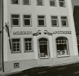 Lichtenstein. Mohren-Apotheke und Wohnhaus (1605), Färbergasse 1 und 3. Teilansicht der Fassade (Erdgeschoss und 1. Obergeschoss)