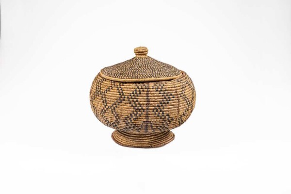 Basket with lid