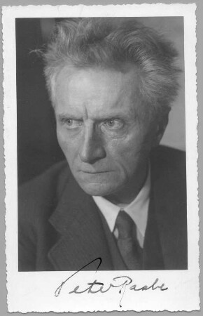 Peter Raabe (1872-1945; Dirigent, NS-Kulturpolitiker). Fotografie (Weltpostkarte mit Widmung an Theodor Blumer zur Uraufführung von dessen Sinfonie, bezeichnet August 1937) von Photo Dähn, Berlin, vor 1938