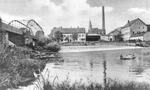 Görlitz-Weinhübel (bis 1936 Leschwitz). Ehem. Tuchfabrik, frühere Mühle rechts der Neißebrücke, Postkarte, um 1920, Repro