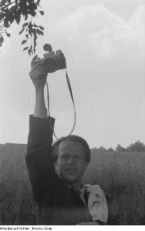 Porträt Roger Rössings mit Kamera