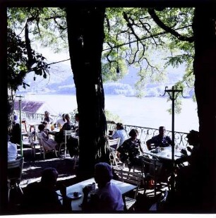 Dürnstein: Gartenrestaurant mit Blick auf die Donau