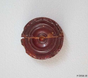 Spielstein transparent / Brettspielkasten mit Spielsteinen und Schachfiguren