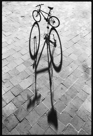 Fahrrad mit Schatten