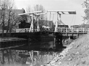 Zugbrücke über die Lühe bei Steinkirchen