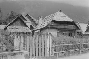 Siedlung : Häuser einer Siedlung im Gebirge.
