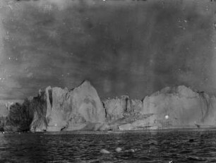 Schwimmende Eisberge : Schwimmende Eisberge in der Baffin Bay vor Uummannaq