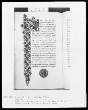 Sueton, De vita 12 caesarum und Fragment von De grammaticis et rhetoribus — ---, Folio 1recto-221recto---, Folio 1recto-221rectoPortraitmedaillon des Germanicus, Folio 102verso