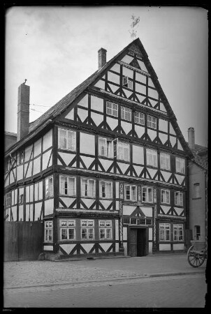 Holzminden, Halbmondstraße. Fachwerkhaus, Straßenansicht