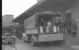Stuttgart Nord Milchhof Verladung Frischmilch Reichsbahn LKW Kraftfahrer Lagerarbeiter
