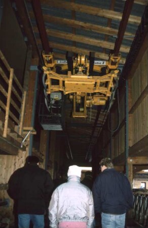 Fotografie: Betriebsgebäude, Greiferhalle, Greiferanlage