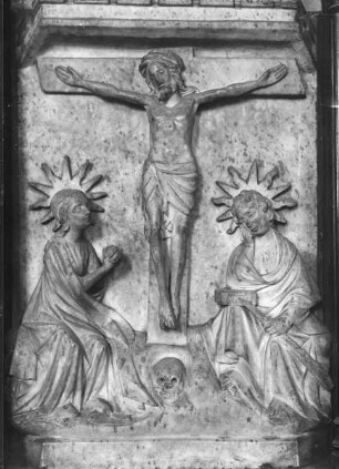 Relief des ehemaligen Hochaltars: Kreuzigung Christi