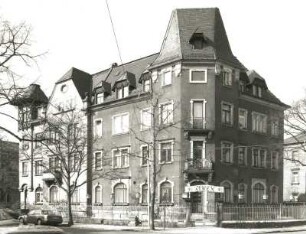 Dresden-Trachau, Wilder-Mann-Straße 15/Ecke Cottbuser Straße. Wohnhaus mit Restaurant "Athen". Eckansicht von Nordost