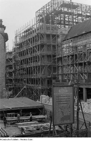 Blick auf die Baustelle für den Um- und Erweiterungsbau des Schauspielhauses
