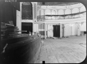 Putbus, Markt 13. Theater (Theater Vorpommern, 1819-1821; W. Steinbach). Zuschauerraum