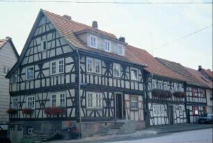 Fachwerkhäuser an der Meininger Straße 4 und 6; Nr. 4 ist Denkmal