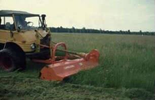 Fotografie: Pflegegerät, Mulchgerät, Frontanbau