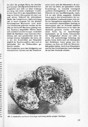 Handmühle aus Granit; Unterlieger und schräg darüber gelegter Oberlieger