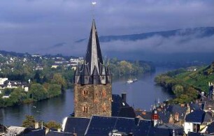 Mosel - Bernkastel Stadtübersicht : Landschaft an der Mosel, aufgenommen 2001