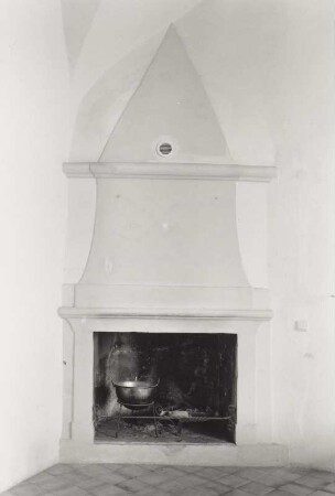 Königstein. Festung. Torhaus (1589-1591, P. Buchner; 1729-1736). Kommandantenhaus. Kamin in der Wohnung des Kommandanten