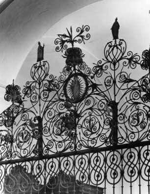 Gitter : Gitter. Schmiedeeisen (1630) Bekrönung. Freising, Dom Sankt Maria und Korbinian