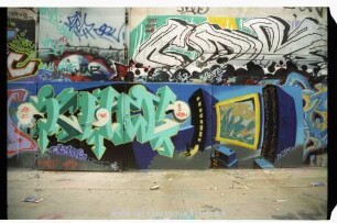 SCinS | CLYDe CAP LF DM {COPYRIGHT} 'Kin'" KMC -SKem- -KMC' | {PEACE} 2: SiEBEN | HESSISCHEr RundPhAnK | unleserlich | Zion" | FAT EXIT HWB | vine DNA | KiNDeR MACHEN cHAoS
