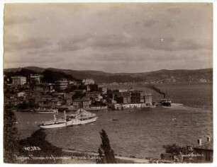 Tarabya mit dem Dampfer »Loreley« im Vordergrund, Istanbul: Gesamtansicht