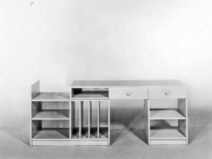 Hobbyschrank (Modell 900/2) : Hobbyschrank (Modell 900/2). Holz, folienbeschichtet in Kiefernholzoptik (1982; VEB Märkische Möbelwerke Trebbin). Leipziger Herbstmesse, 1982